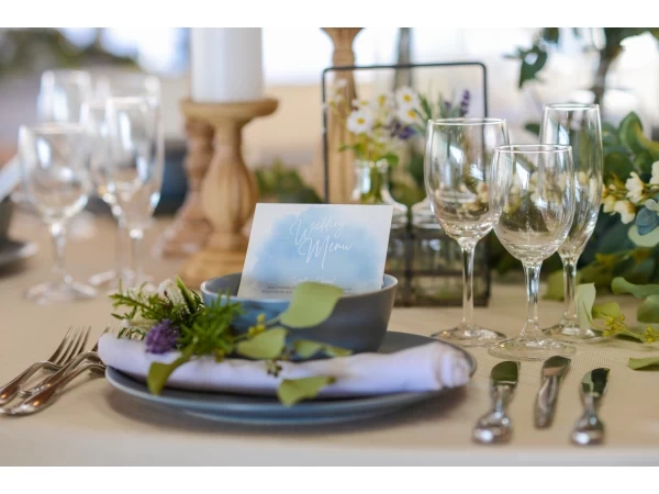 木漏れ日が差し込む開放的な空間<フォレストテラス>