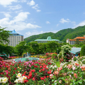 昭和2年の創業から「しあわせを迎える場」をつくり続けるホテルウエディング。ホテルならではの寛ぎと落ち着き、贅沢な時間と空間、おふたりご家族にとって特別なひと時をお届け|花巻温泉 －The Grand Resort Hanamaki Onsen－の写真(6856169)