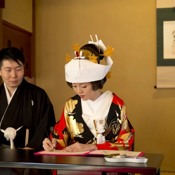 結婚証明書にお二人のサインを頂きます
