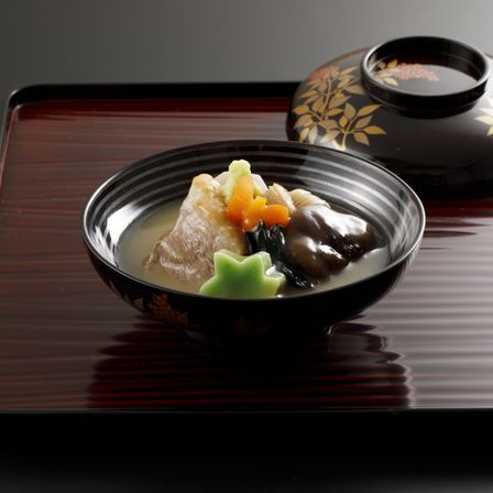 《加賀名物》鴨の治部煮。金沢の郷土料理も歴史ある料亭だからこその誇りをもってご提供します。|つば甚の写真(2587251)