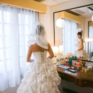挙式へ向かう花嫁を美しく送り出す、チャペル内にあるブライズルーム|埼玉グランドホテル深谷の写真(232505)