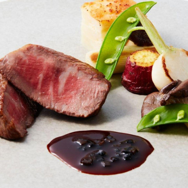 一番人気の2026年秋冬シーズンを、早期予約だからこそ叶う特別条件でご案内。衣裳・料理・会場使用料な