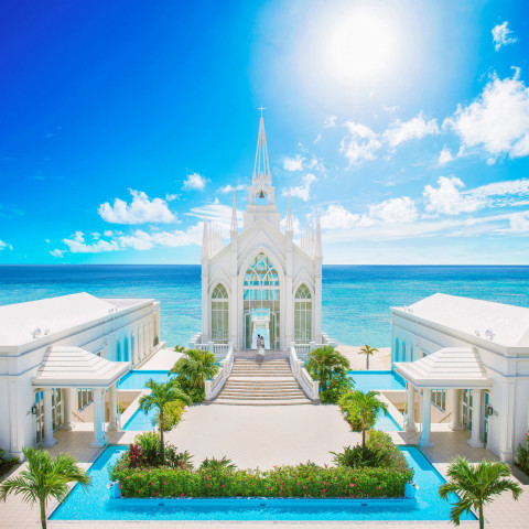 ラソール ガーデン・アリビラ クリスティア教会 チュチュリゾート