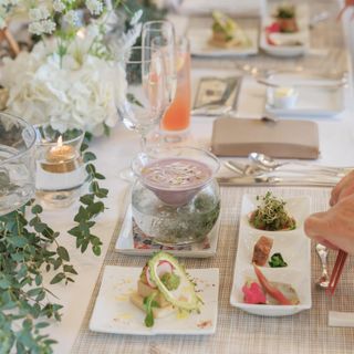 【6名以上の会食なら】料理6名分プレゼント+挙式基本代金50%OFF