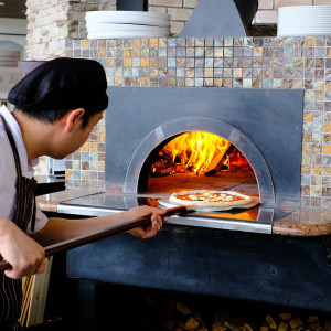 400度以上の温度で一気に焼き上げるピッツァが人気！|RISTORANTE ATTIMO（リストランテ・アッティモ）の写真(15560408)