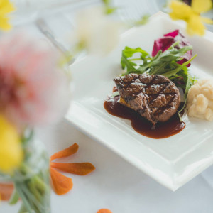 ハレの日を鮮やかに彩るアッティモこだわりのお料理。おふたりからゲストへ「おもてなし」となる料理を大切に考えます。|みなとみらいハーバービュー 【ATTIMO（アッティモ）】の写真(51717303)