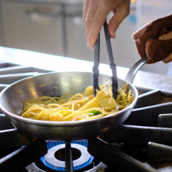 誰からも愛される定番パスタや、季節の素材を取り入れた旬のパスタも、幅広くご用意しております