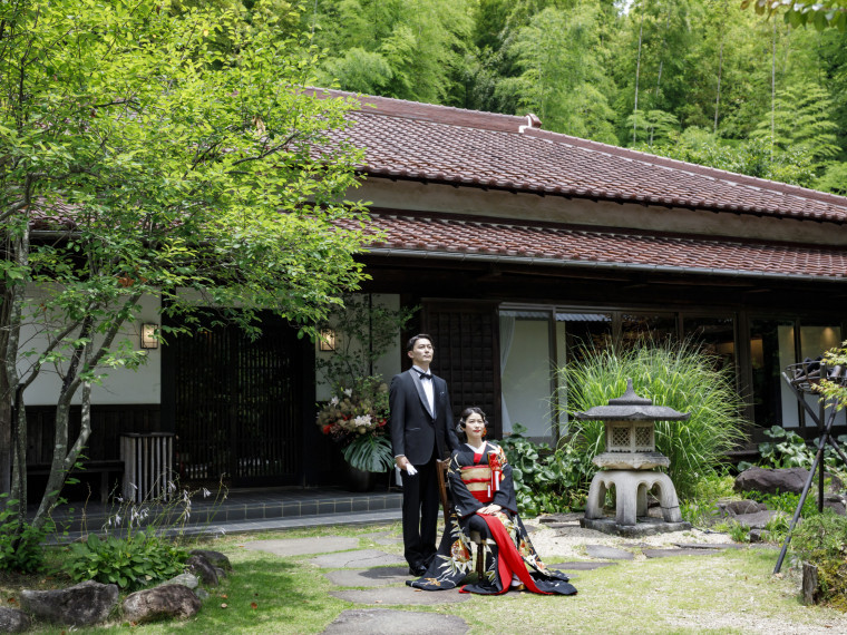 四季折々の美景に包まれ、屋内と屋外が調和する開放的な空間