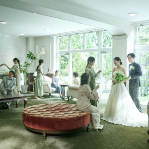 ロビーはゲストが自由にくつろげる空間に|定禅寺ガーデンヒルズ迎賓館/FIVESTAR WEDDINGの写真(54403005)