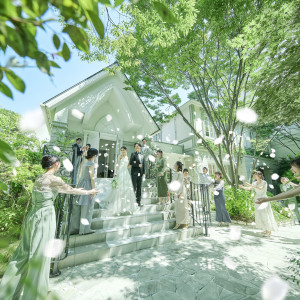挙式後のフラワーシャワー|定禅寺ガーデンヒルズ迎賓館/FIVESTAR WEDDINGの写真(54402060)