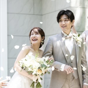 緑の中でのフラワーシャワーは写真映えも◎|定禅寺ガーデンヒルズ迎賓館/FIVESTAR WEDDINGの写真(31031145)
