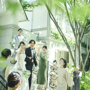 挙式後はフラワーシャワーで祝福|定禅寺ガーデンヒルズ迎賓館/FIVESTAR WEDDINGの写真(54401811)