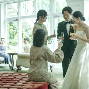 ロビーでのアットホームなひと時も人気|定禅寺ガーデンヒルズ迎賓館/FIVESTAR WEDDINGの写真(54401544)
