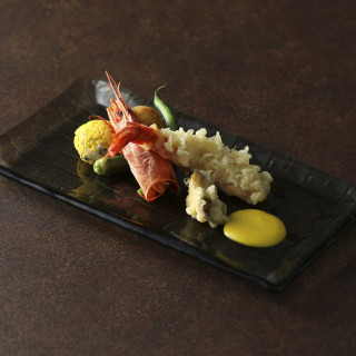 魚料理／カラピネーロ・蝦夷鮑の天麩羅 味噌風味のソースで Japanese