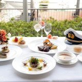 イタリアン&フレンチのコース料理をご用意。
地中海料理を、海の上で。
シェフこだわりの一皿をお楽しみください。