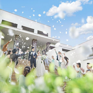 ウェディングドレス・カラードレス・タキシード(61万円相当)のプレゼントなどお得な20大特典!