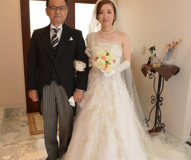 ご入場はお父様と腕を組んで・・・