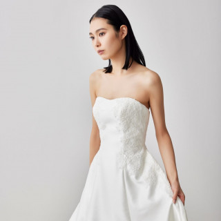 女性の側面や内面の美しさを表現したコレクション