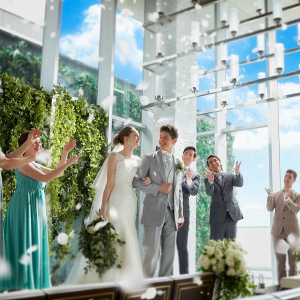 1部は親族だけのアットホームな挙式とご会食を！