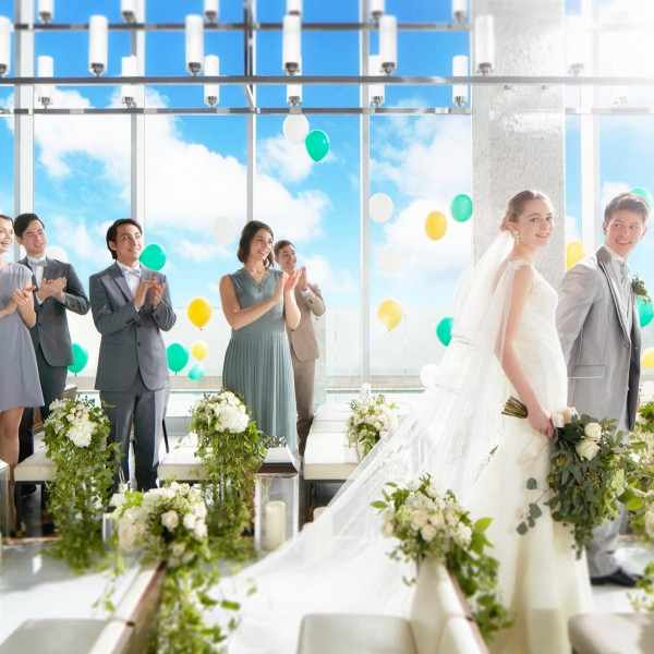 幸せの想いを込めて大空へバルーンリリース