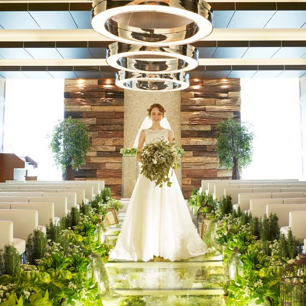 【4F】木の温もり感じるナチュラルテイストのチャペル|ラグナヴェール 大阪(LAGUNAVEIL OSAKA)の写真(20409468)