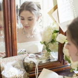 専用ブライズルームで寛ぎながら、美しい花嫁へ。リラックスしてセレモニーに向かおう