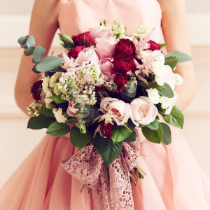 白やピンクのバラでまとめれば、プリンセス感がアップ|ラグナヴェール 名古屋（LAGUNAVEIL NAGOYA）の写真(2602024)