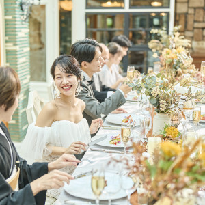 料理が運ばれるたび ゲスト同士の会話も弾む|ザ・グリーンカーメル（The Green Carmel）の写真(37278977)