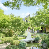 館内には広大な庭園が広がる