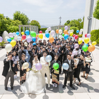 バルーンを持って全員集合写真