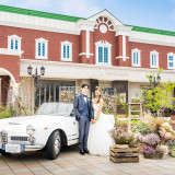 披露宴会場・アカレンガガーデンが入っており、赤レンガ造りの建物が特徴的。中にはドレスサロンやブリックカフェが併設されてます。