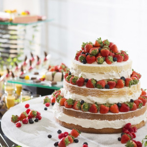 ホテルパティシエがクリエイティブに創り出す特別な日のための美しいウエディングケーキの数々|シェラトングランドホテル広島の写真(939554)