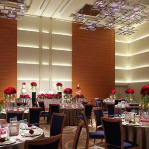 ハッとする様な赤を用いたインパクト大のコーディネート！大人っぽさ抜群です。|シェラトングランドホテル広島の写真(245667)