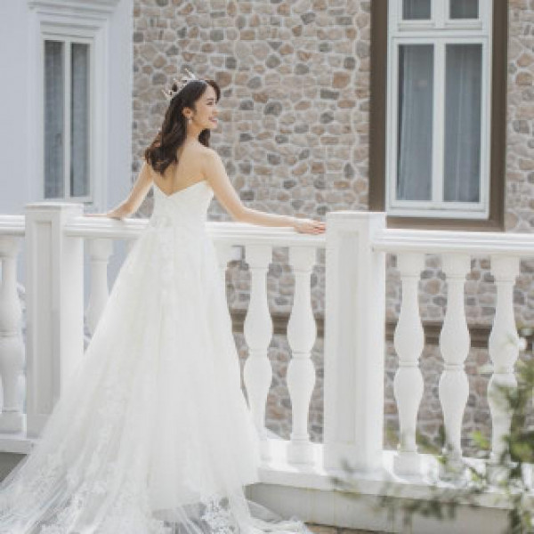 ゲストの皆様と共に新緑ガーデンと素敵なテラスでお写真を!