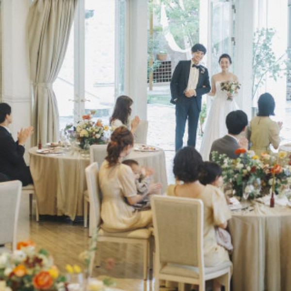 ガーデンと披露宴会場が一つに繋がっているから、開放的な空間の中で伸びのびと過ごせる