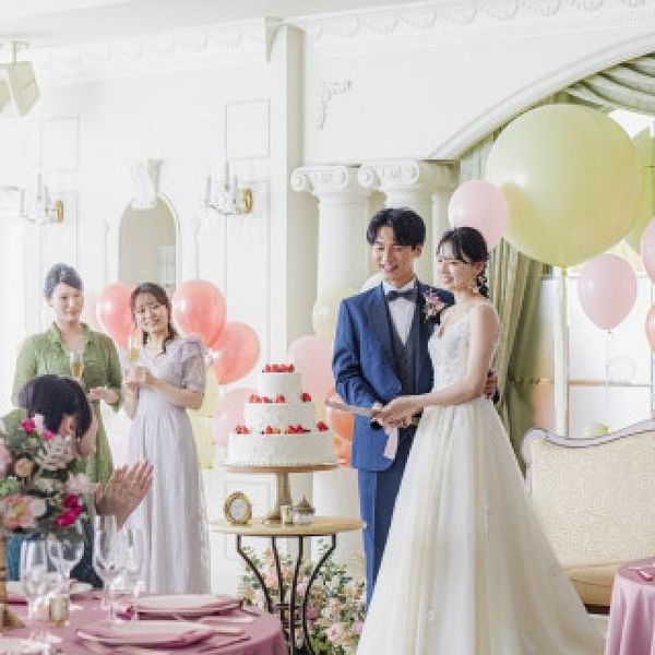 ゲストと楽しむアットホームな結婚式。館内の涼しい空間だけでも結婚式を過ごせる