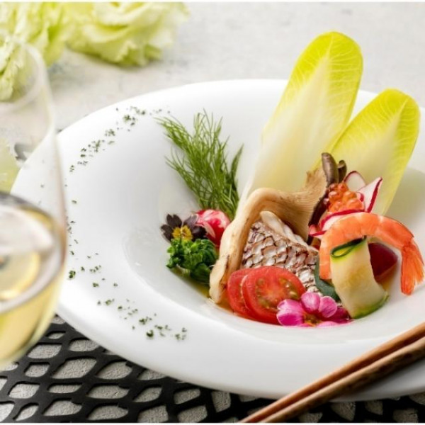 大切なゲストへおもてなしは!箸でお召し頂けるお料理内容!ひつまぶしや美味しいワインもご用意