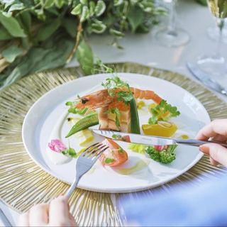 【ゲストをおもてなし】ミシュラン料理×絶景チャペル&貸切邸宅