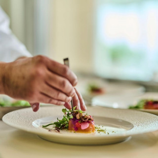 【憧れ花嫁体験】ミシュラン美食×環水公園×ドレス見学フェア