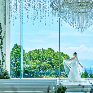 陽光と青空が花嫁の姿を一層美しく魅せる|AMANDAN SKY ～アマンダンスカイ～の写真(56050003)