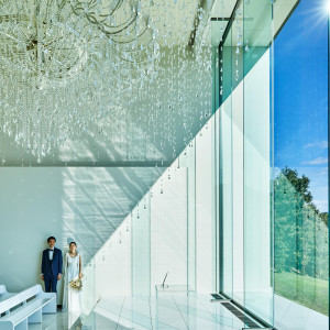 煌めくシャンデリアも印象的なチャペル|AMANDAN SKY ～アマンダンスカイ～の写真(56050004)