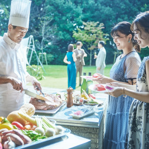 お肉を目の前で焼くグリルは音や香りも楽しめる|AMANDAN SKY ～アマンダンスカイ～の写真(56050511)