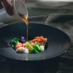 お好みの前菜やメインを組み合わせて選べるプリフィックススタイル。
ゲストに合わせた特別な一皿で、記憶に残るひとときを演出します。|ベルヴィ ラヴァンセーヌの写真(54452967)