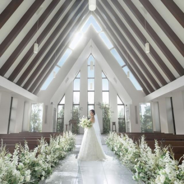 陽光眩しいスタイリッシュなチャペルで挙式＆フォトを叶えて