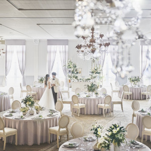 大きな窓からたっぷりと自然光が降り注ぐ明るい空間|フレアージュ スウィートの写真(55427897)