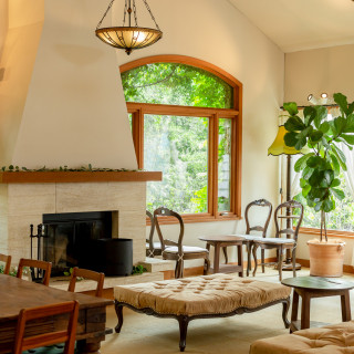 ウェルカムスペースからも自然の緑が見渡せるアットホーム空間に!