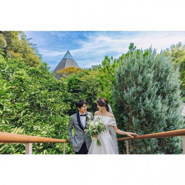 常緑樹だからこそ敷地内すべてがフォトスポットどのシーズンも緑あふれた空間に◎