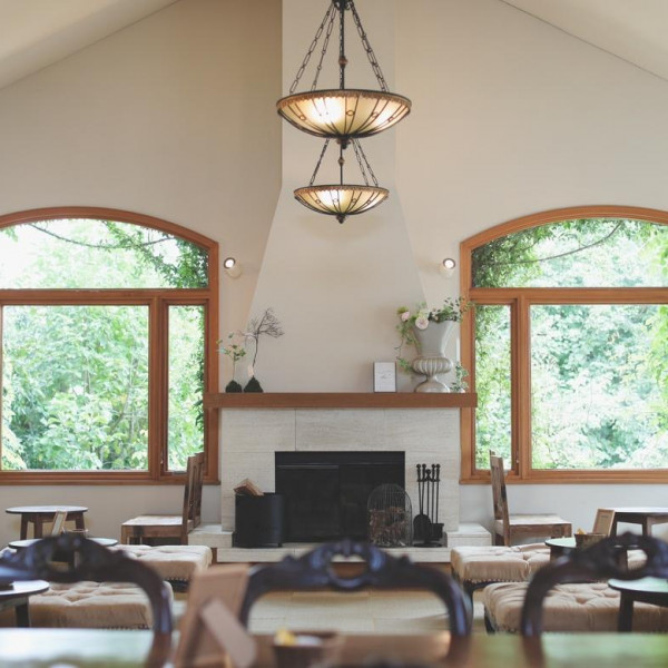 ビンテージの家具で統一された温かみあるお控室