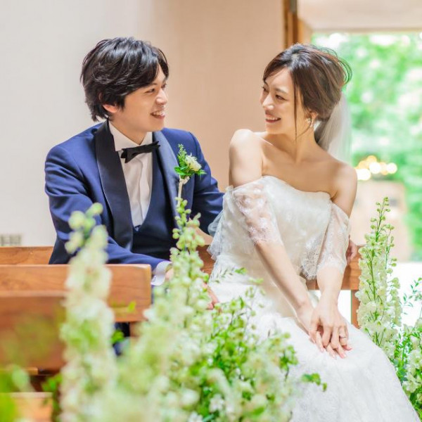 ナチュラル×上質 どちらの雰囲気も贅沢に感じられる森の中に佇むチャペル
