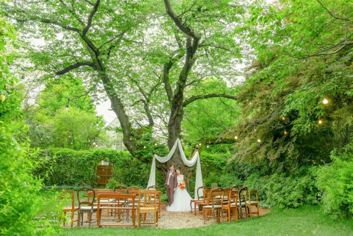 樹齢120年以上の桜の木がおふたりの大切な瞬間を見守る＊皆さまの心に残る特別の場所